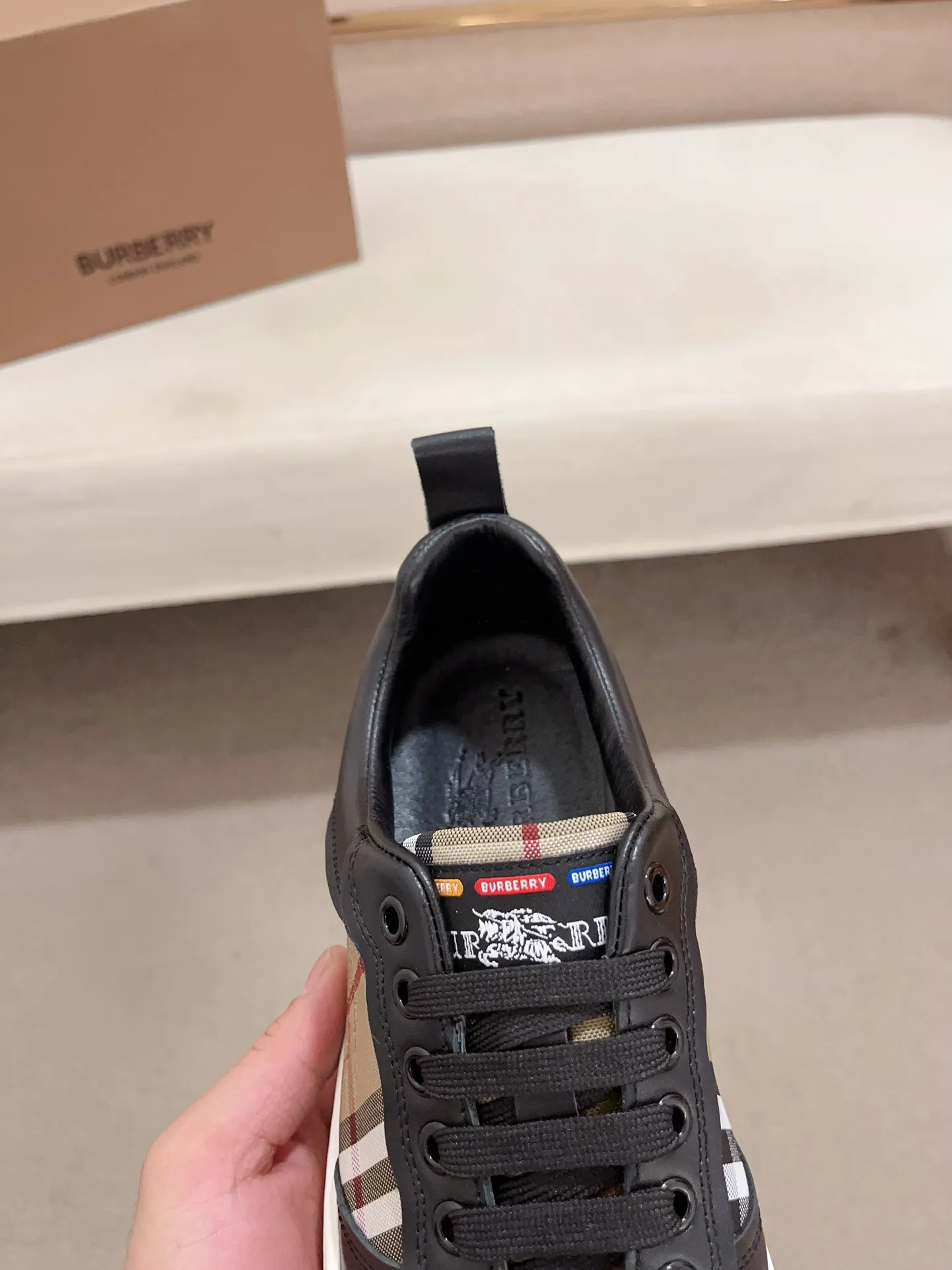 Men's shoes💰: 400💰🇮🇹🇮🇹The counters are synchronized with BURBERRY's top purchasing agents🔍🔍Synchronized sales. Positive code number: 38-44. Italian imported cowhide with official website fabric. Fully imported sheepskin lining, sole: original sole provided by the original factory, exclusive movable molded sole, super comfortable, original factory follow-up goods, 🔍🔍high quality, you can enter and leave the counter at will, welcome to compare (can be customized 45)